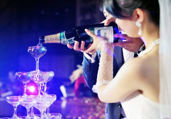 結婚時酒宴上倒香檳要注意些什么？