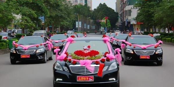 婚車(chē)應(yīng)該如何裝飾