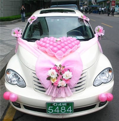 創(chuàng)意裝飾驚喜萬(wàn)分：婚車(chē)裝飾有新意  第1張