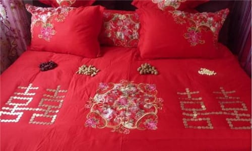 結婚鋪床有什么講究 注意鋪床禁忌和流程  第1張