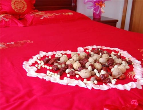 結婚鋪床有什么講究 注意鋪床禁忌和流程  第2張