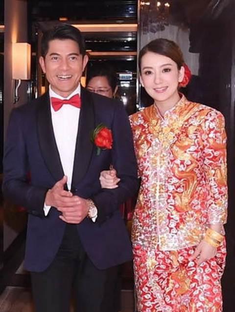 婚禮上新娘三套禮服是“標配”，那么新郎應該準備幾套禮服呢？  第7張