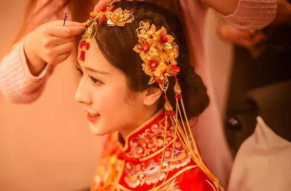 婚禮化妝師一天多少錢(qián)？婚禮化妝師如何選擇  第2張