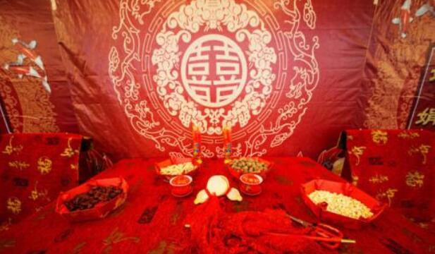 “父母之命，媒妁之言”，婚禮進(jìn)行時(shí)且不可忘記儀式禮節(jié)  第2張