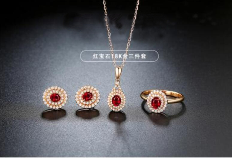婚禮首飾買(mǎi)什么保值？你們結(jié)婚時(shí)都買(mǎi)了什么首飾?  第4張