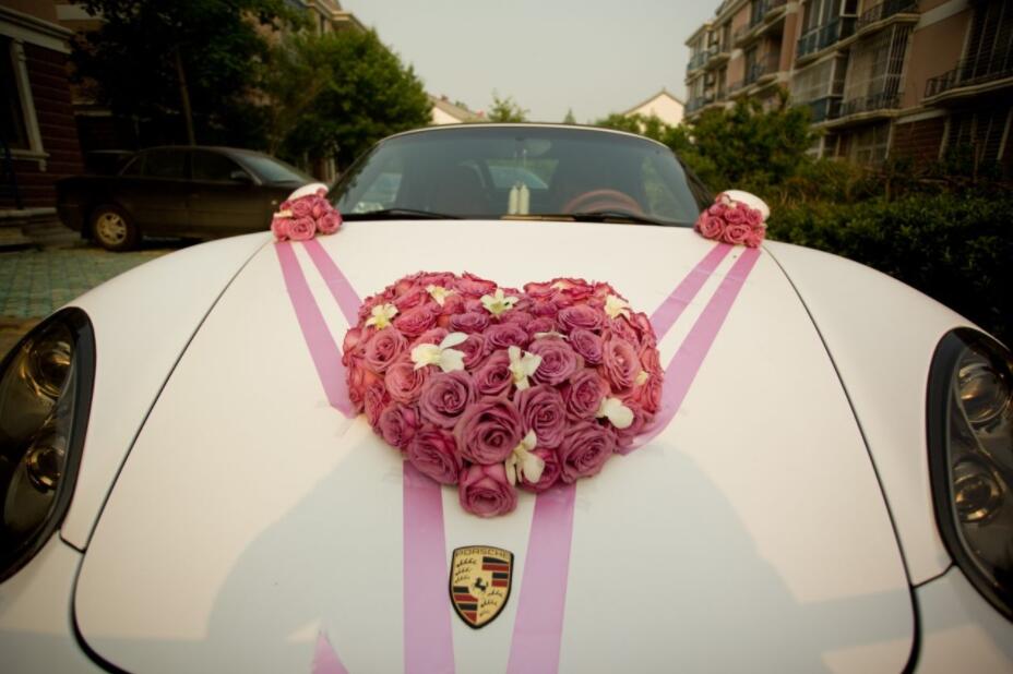 婚車裝飾如何巧妙運用鮮花，才可盡顯美觀、大氣