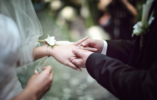 結(jié)婚為什么要買鉆戒？婚姻里鉆戒代表什么？  第2張