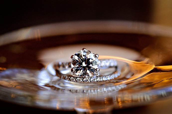 結(jié)婚為什么要買鉆戒？婚姻里鉆戒代表什么？  第1張