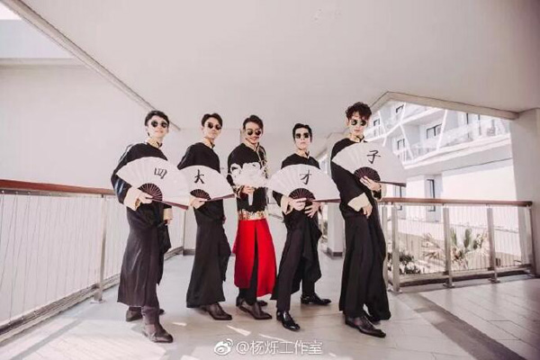 拍照不會擺pose？這些“心機道具”必須要get！  第14張