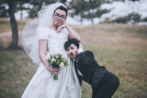 有趣男女反串婚紗照如何拍 反串婚紗照?qǐng)D片欣賞  第1張