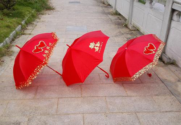 新娘出嫁為何要撐紅傘?婚傘要買幾把?由誰撐傘?