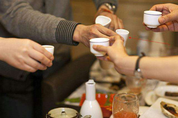 婚宴新郎擋酒小招數(shù) 新人必看！  第1張