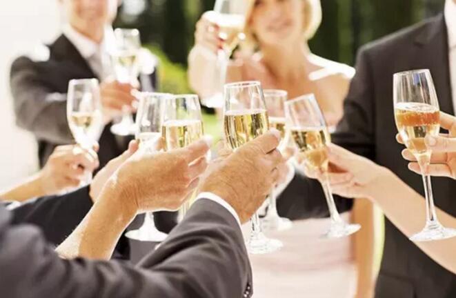 婚宴如何敬酒?婚禮上敬酒有哪些規矩你都知道嗎？  第5張