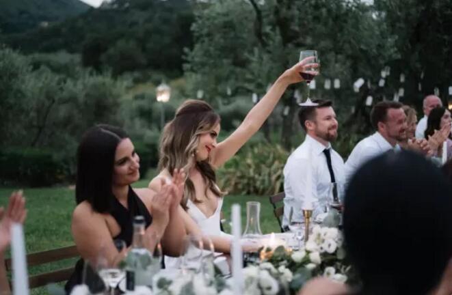 婚宴如何敬酒?婚禮上敬酒有哪些規矩你都知道嗎？  第6張