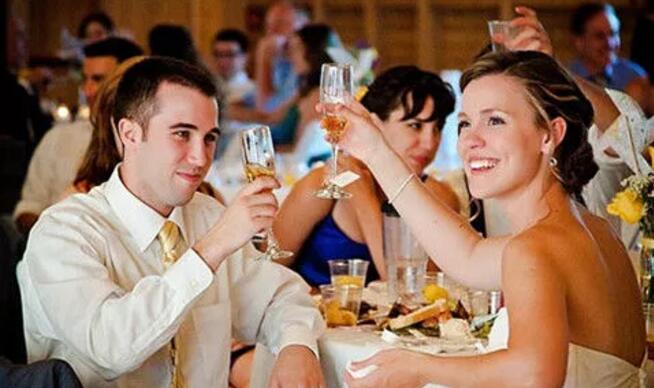 婚宴如何敬酒?婚禮上敬酒有哪些規矩你都知道嗎？  第3張