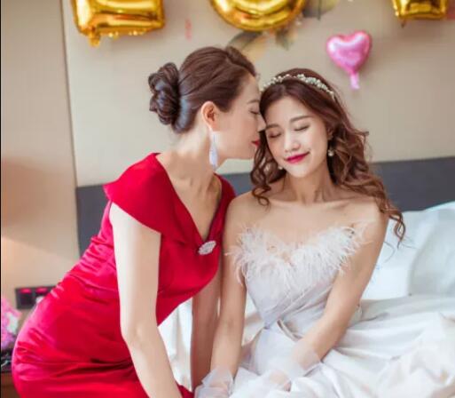 劉詩詩媽媽氣質(zhì)，韓庚媽媽優(yōu)雅！婚禮上媽媽們這樣穿真的得體又好看！  第11張
