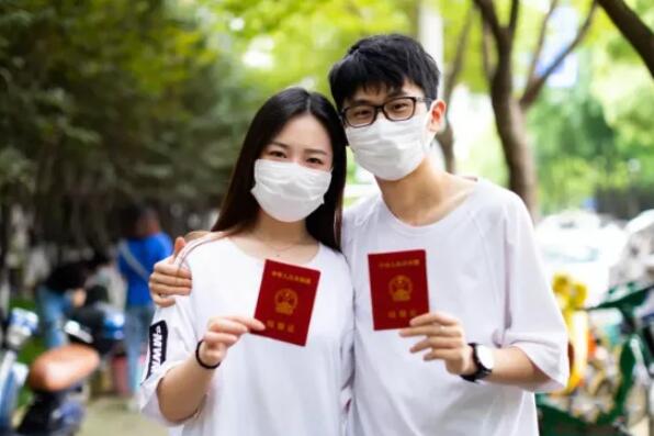 后疫情時代的520，武漢3000多對新人領證！  第2張