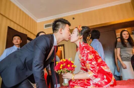 結(jié)婚攔門(mén)快問(wèn)快答，為接親迎親帶來(lái)無(wú)盡歡樂(lè)！  第4張