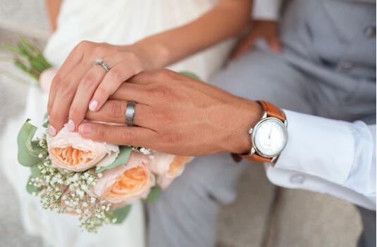 2021年結(jié)婚美甲怎么做？這8款新娘任選！  第1張